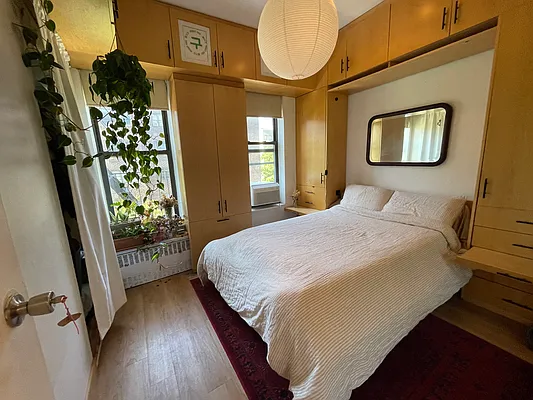 Rented by SERHANT. | media 2