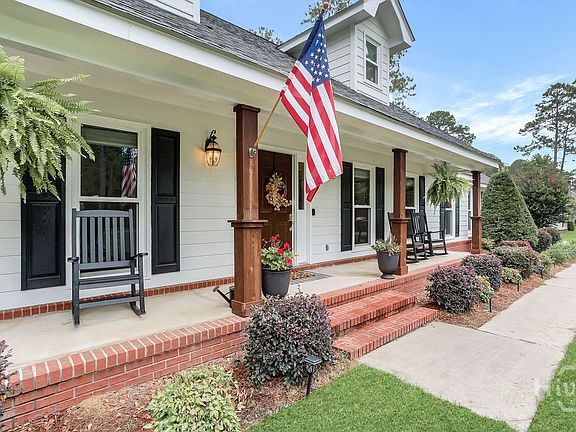 3rd image of 203 Magnolia Place