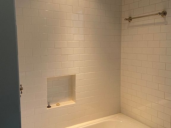 4th image of 5424 N Oak Park Ave