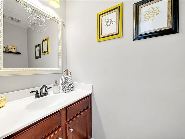 615 Hemlock Ct — Photo 6