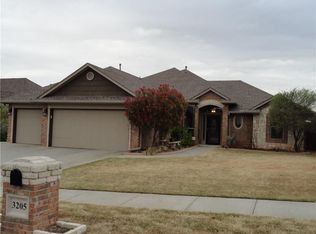 3205 SE 32nd St, Moore, OK 73165