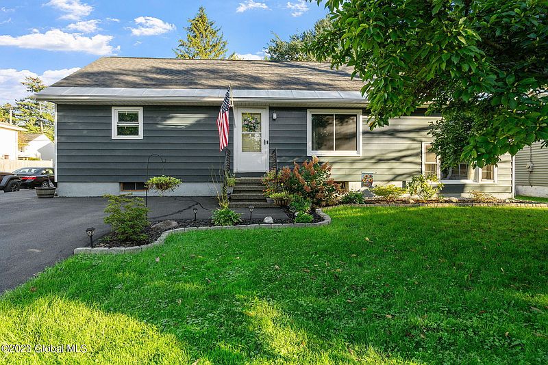2nd image of 98 Hillcrest Avenue