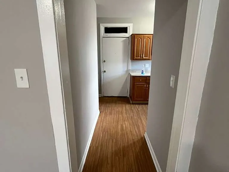 SPACIOUS 2 BEDROOM APARTMENTS AVAILABLE — Photo 15