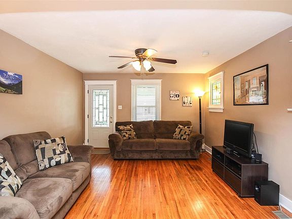 4th image of 9216 Seneca Ln