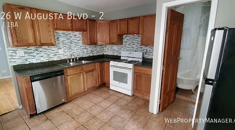 1526 W Augusta Blvd #2 — Photo 2