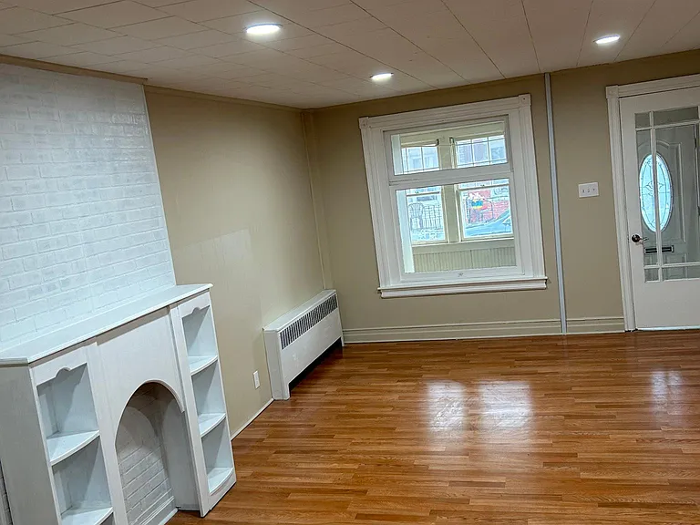 417 1/2 E Court St — Photo 13