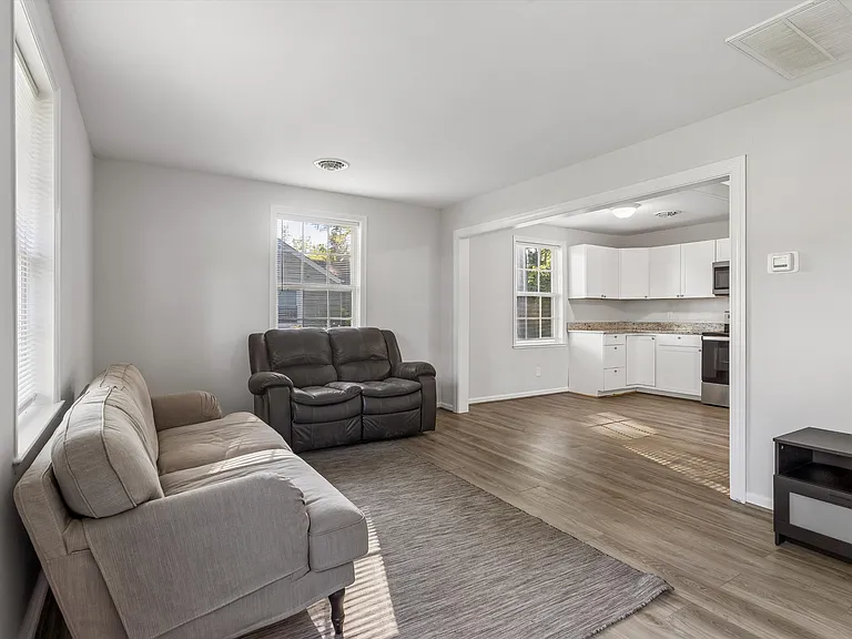 624 Sterling St — Photo 5