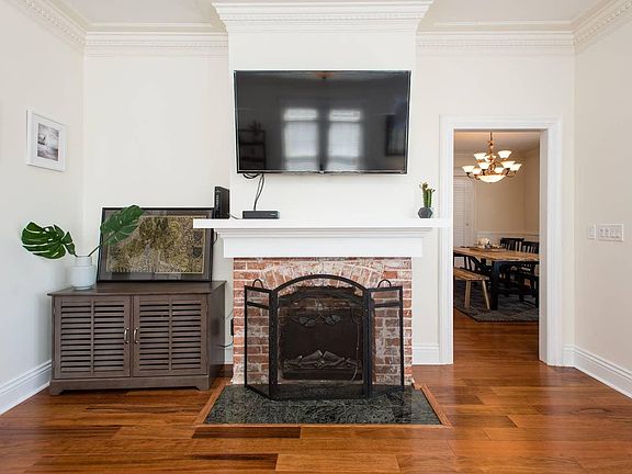 3rd image of 428 W Kalmia St