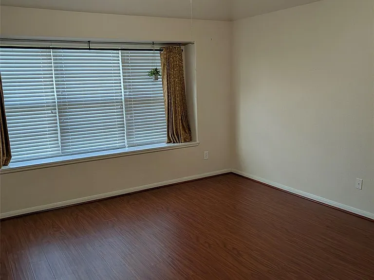 8018 Emperors Pass — Photo 16