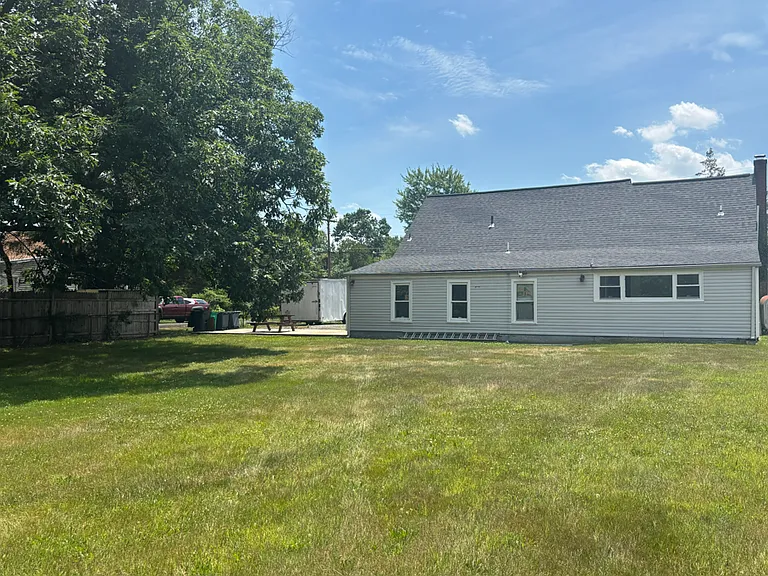 7416 Lanham Ln — Photo 2