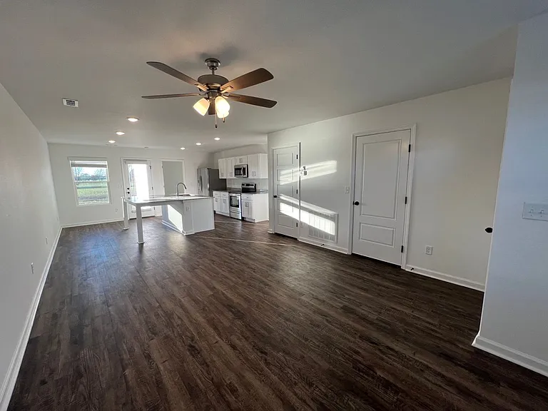 608 Short Leaf Ln — Photo 3