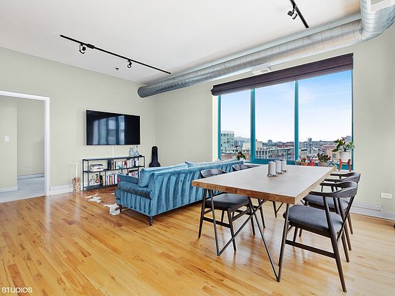 5th image of 920 W Madison St APT 901W