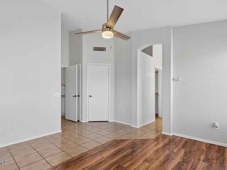 1948 E Carla Vista Dr — Photo 22