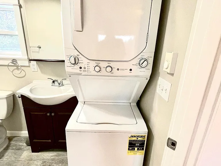 washer & dryer in unit