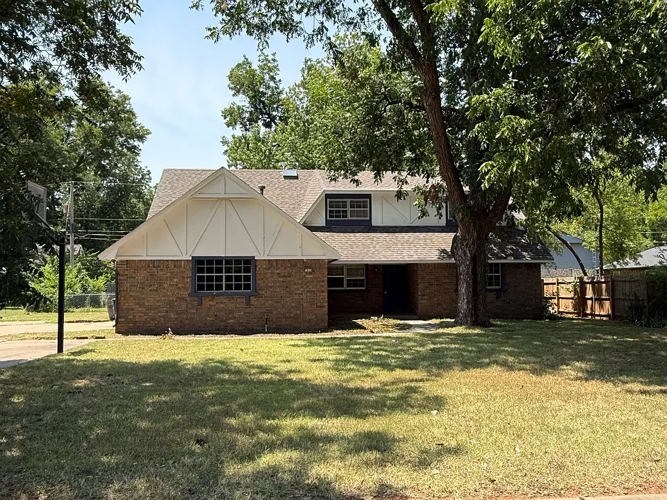 1414 N Wildwood Dr