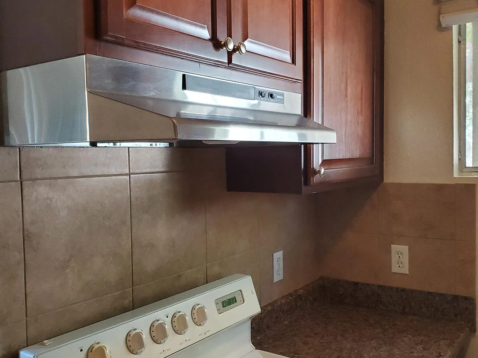 1 bed, 850 sqft, $1,975 — Photo 4