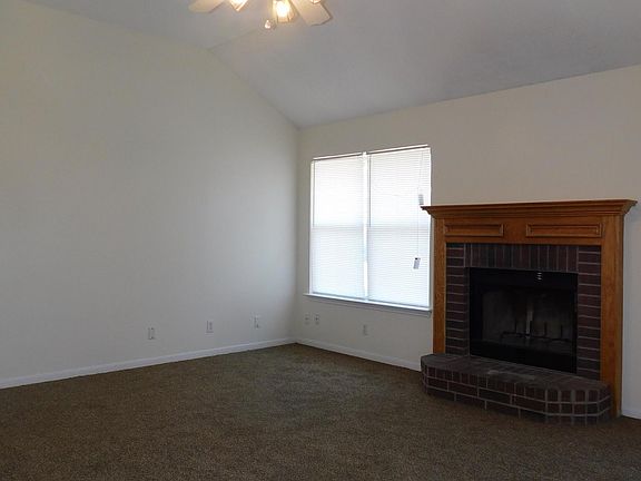 5th image of 2303 Huckleberry Dr