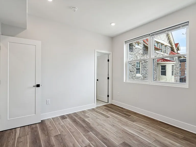 862 N 41st St — Photo 2