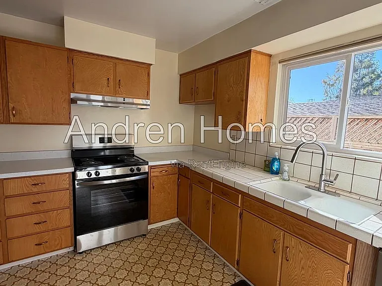501 Spruce St — Photo 12