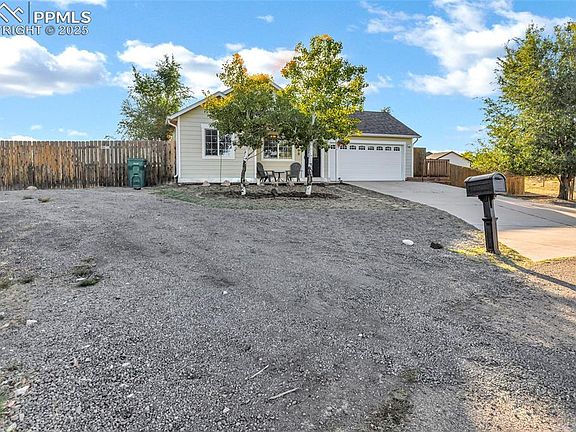 3rd image of 800 S Dogwood Ct