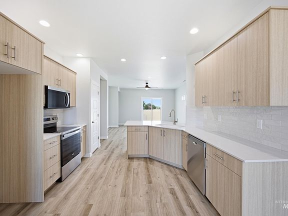 3rd image of 618 N Palaestra Ave