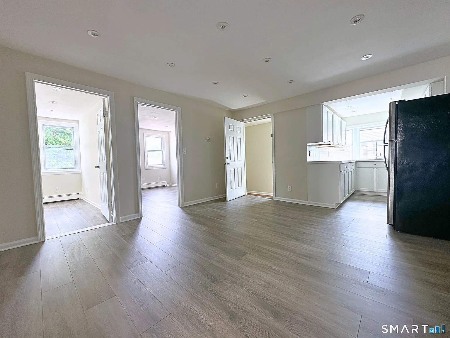 4 bed, 1.0 bath, 1100 sqft, $2,500 — Photo 3