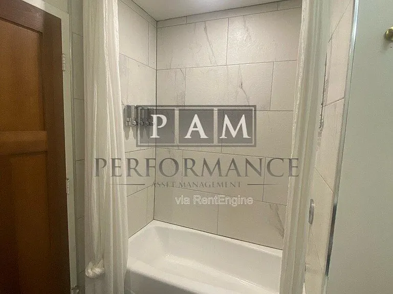 234 N Broadway — Photo 18