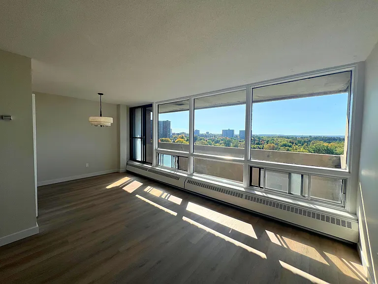 30 McEwen Ave — Photo 6