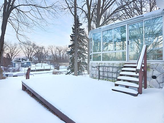 4th image of 1965 Auburndale Ave