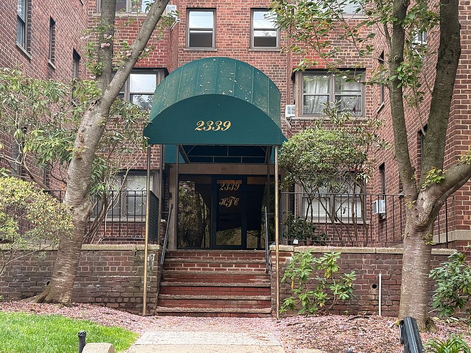 1st image of 2339 Hudson Ter APT E9