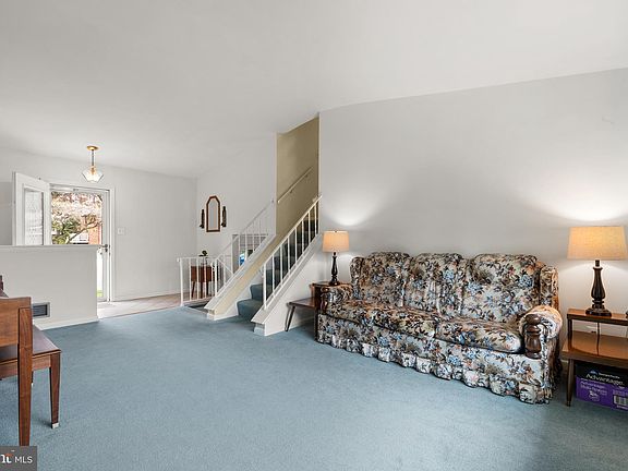 3rd image of 619 Rollins Ave