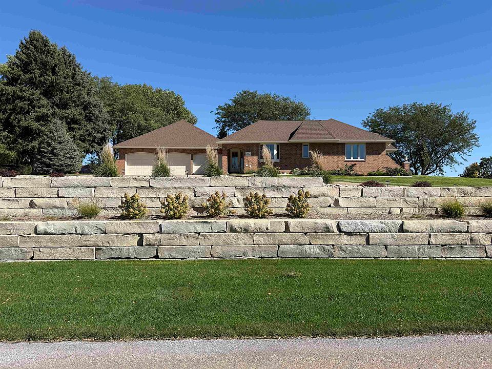 1st image of 13 Crestview Dr