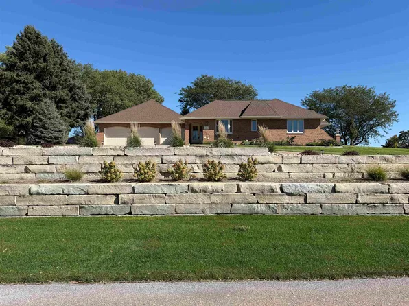 13 Crestview Dr, Kearney, NE 68845