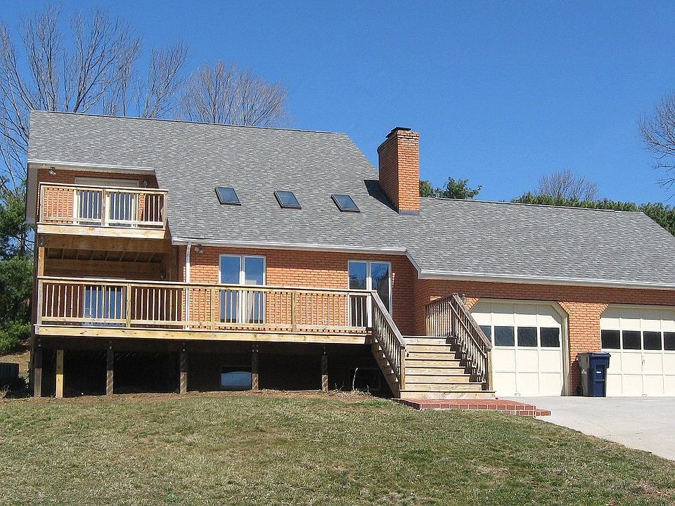 1st image of 401 Lucas Dr