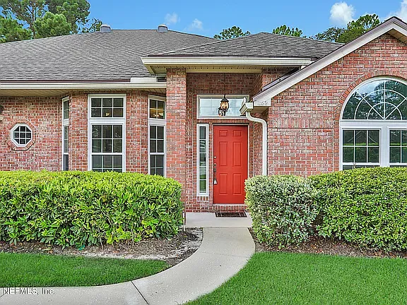 353 Maplewood Dr — Photo 8