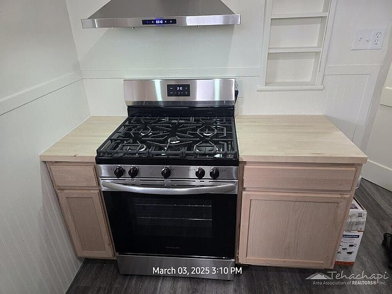 2nd image of 209 W D St