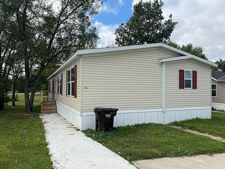 1st image of 1440 W Plum St #206