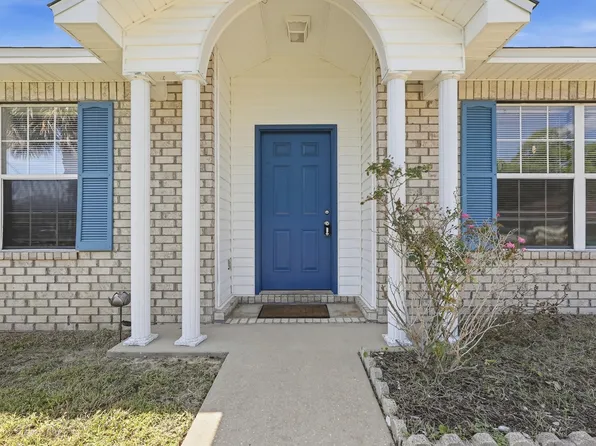 83 Stowe Rd, Mary Esther, FL 32569
