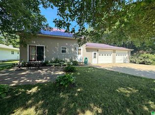 231 S 7th St, Akron, IA 51001