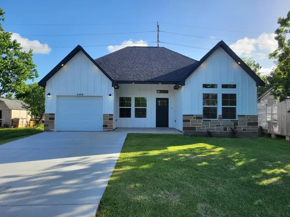 1409 N Ave S, Freeport, TX 77541