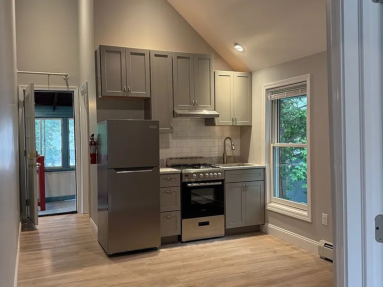 31 Marble Ave — Photo 12