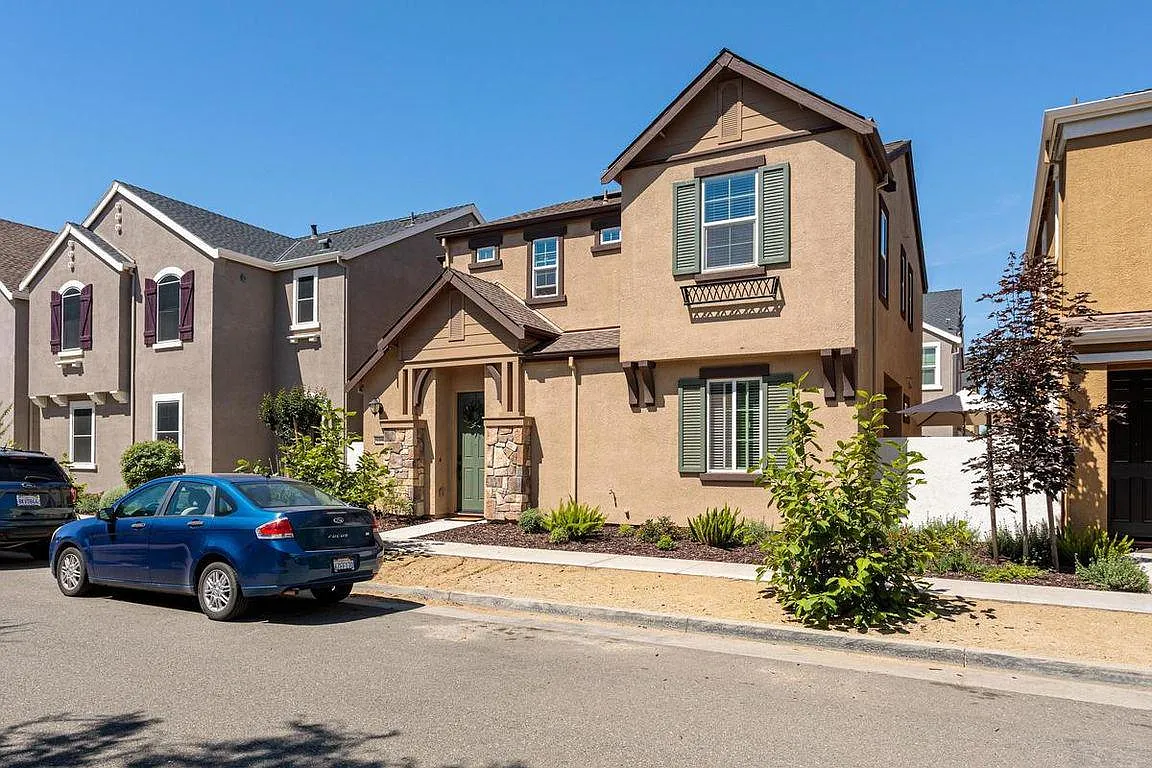 1160 Lavande Dr photo 1