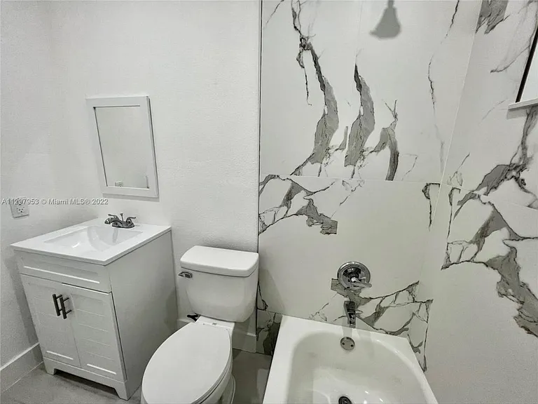 917 NW 103rd St #917 — Photo 13