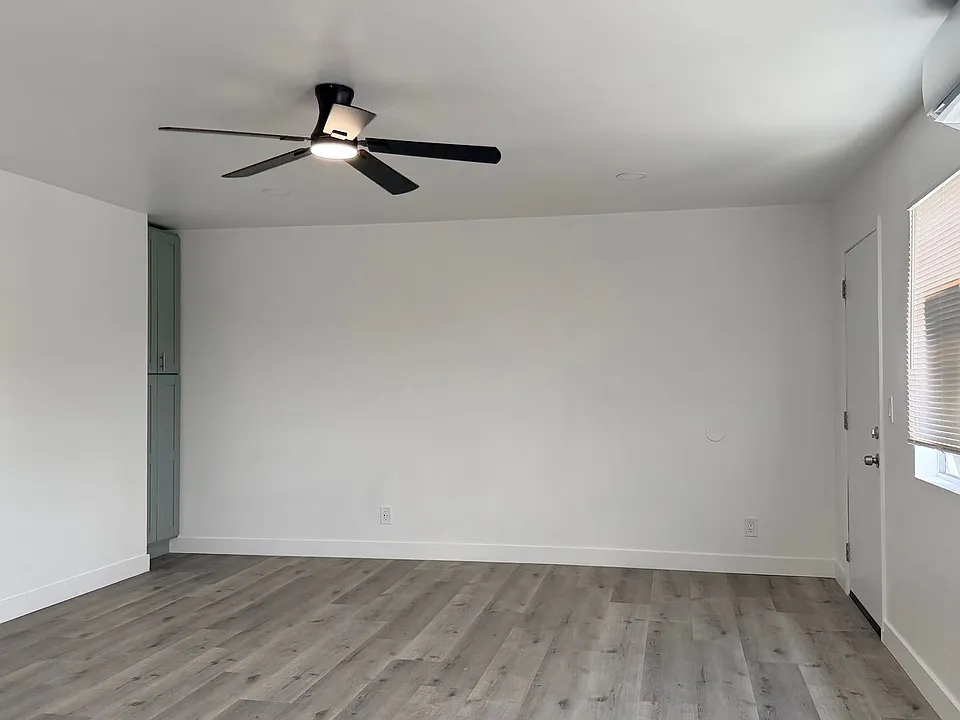 200 E Park Ave #4