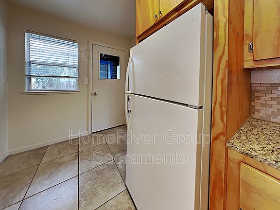 5th image of 606 Main St