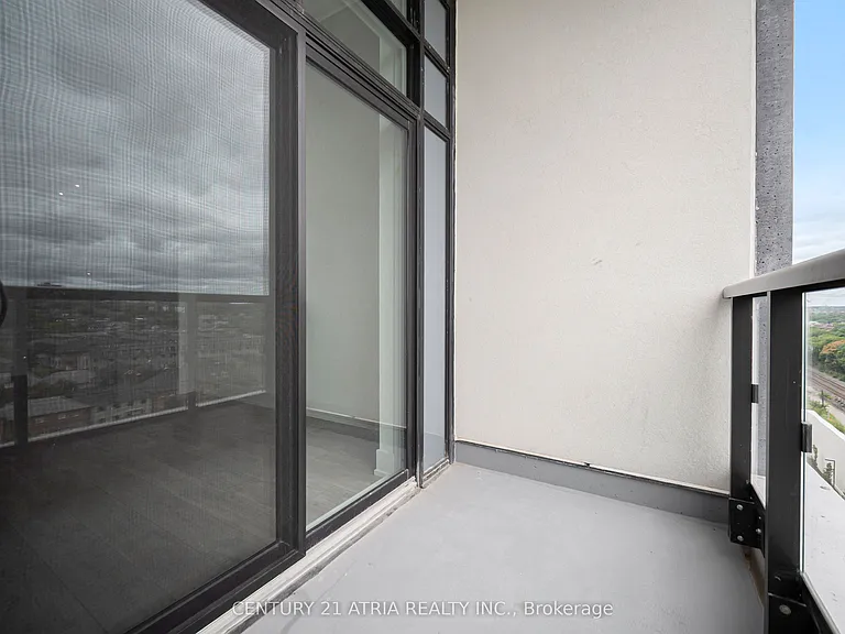 858 Dupont St #Penthouse 19 — Photo 30