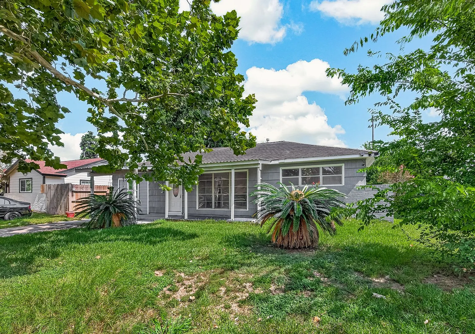 Spacious 5 Bedroom Home in a Prime Southeast Houston Location! — Photo 3