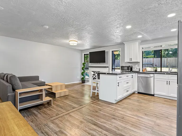 8232 SW Tygh Loop — Photo 15