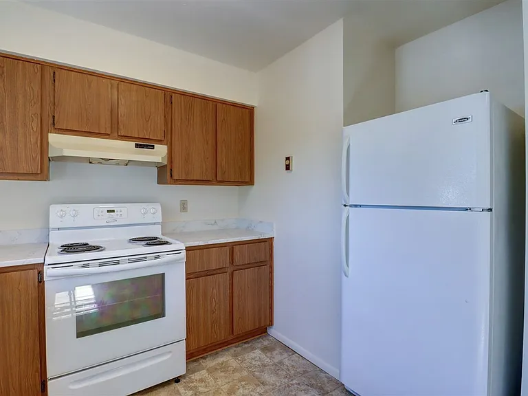 645 Ash St — Photo 13