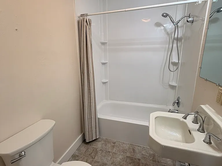 2117 N Maplewood Ave — Photo 3